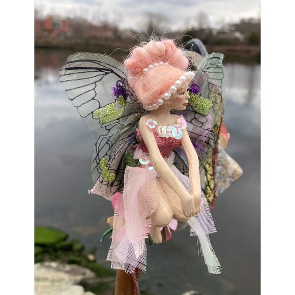 Katherine’s Collection Mask Masquerade Mardi Gras Fairy Gold Sequins Flowers - Picture 4 of 16